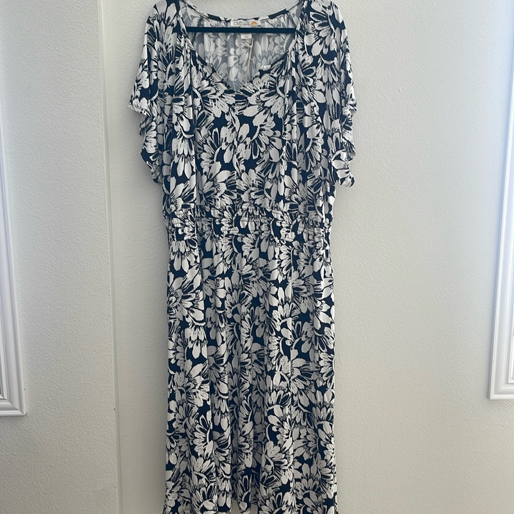 C&C California Black and White Floral Maxi Dress